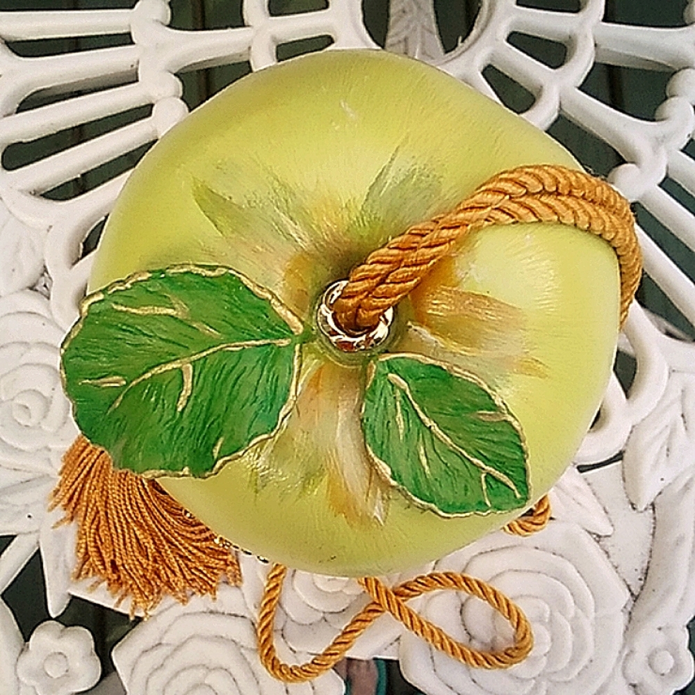 - Green Apple wooden Handbag Vintage